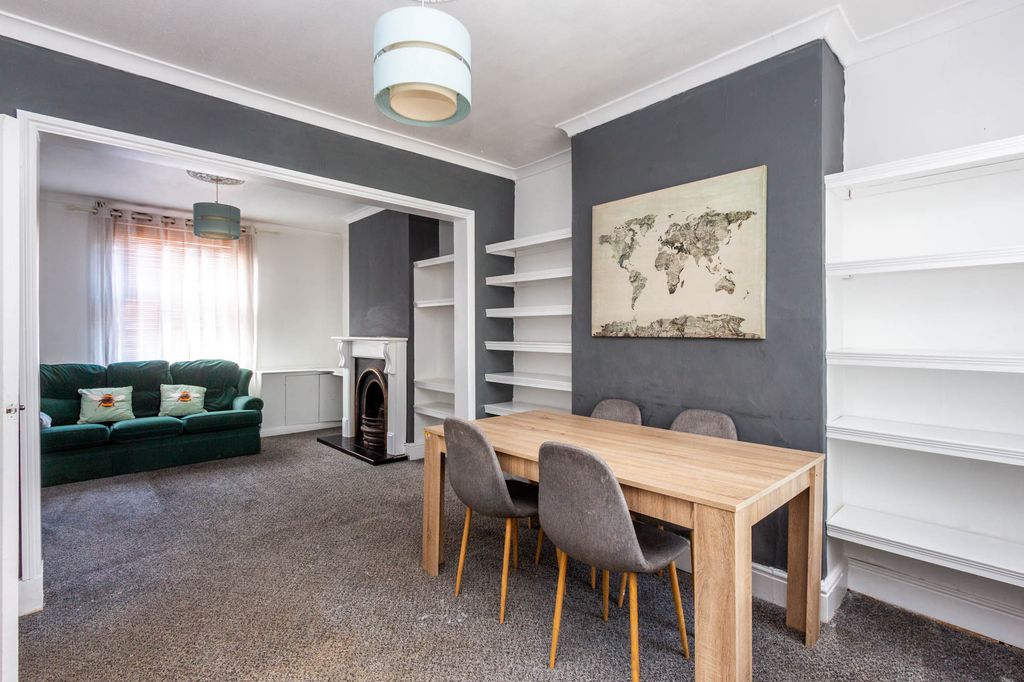 Property photo 3 of 14 Dining Room