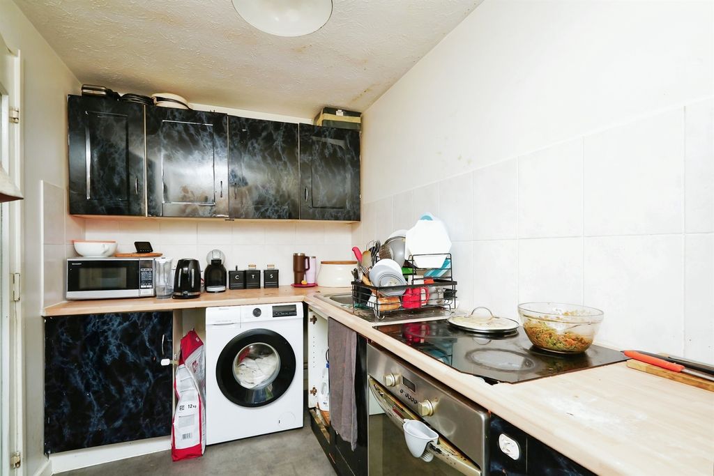 Property photo 3 of 12