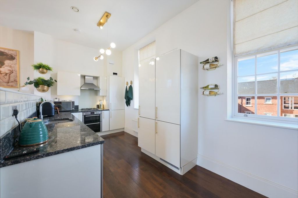 Property photo 3 of 12 Ashford Court 32  (7).Jpg