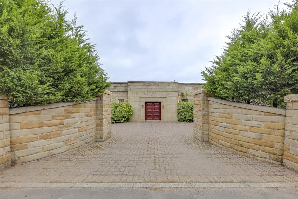 Property photo 2 of 52 Front Entrance