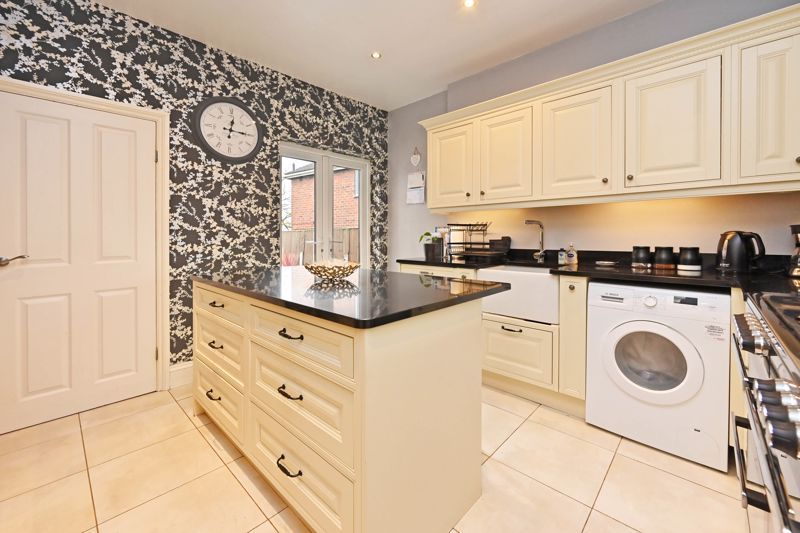 Property photo 3 of 32 Breakfast Kitchen