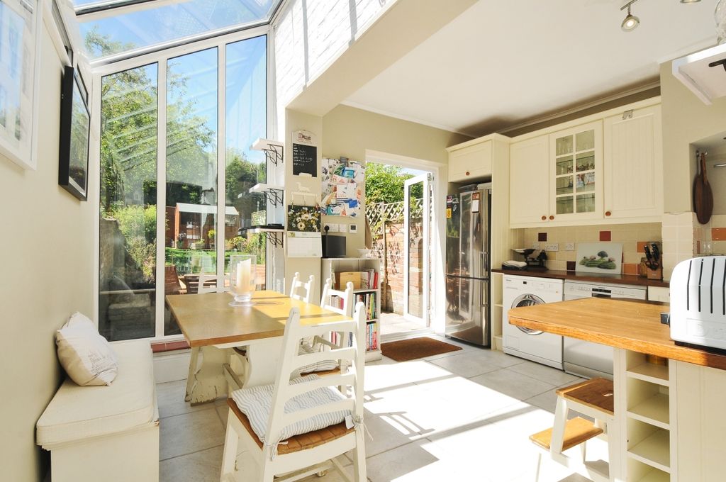Property photo 2 of 8 Kitchen/Breakfast...