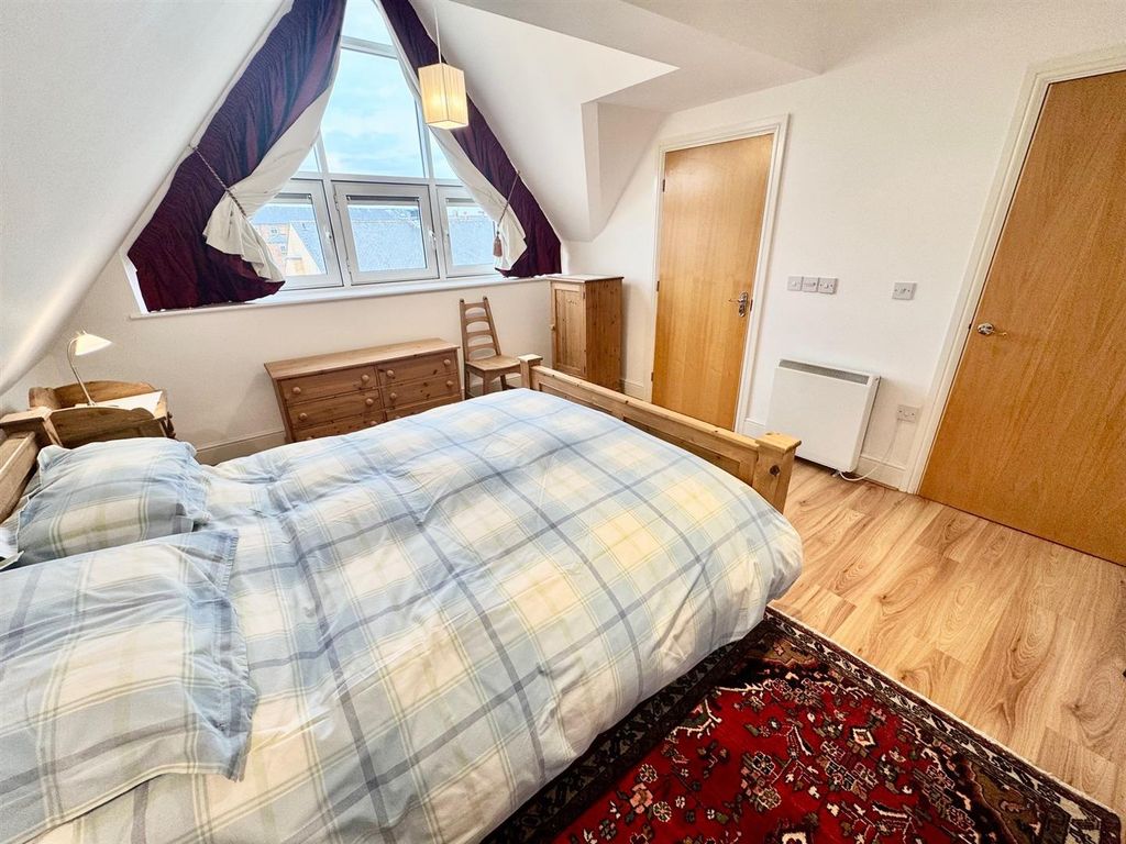 Property photo 3 of 20 Bedroom 1d.Jpg