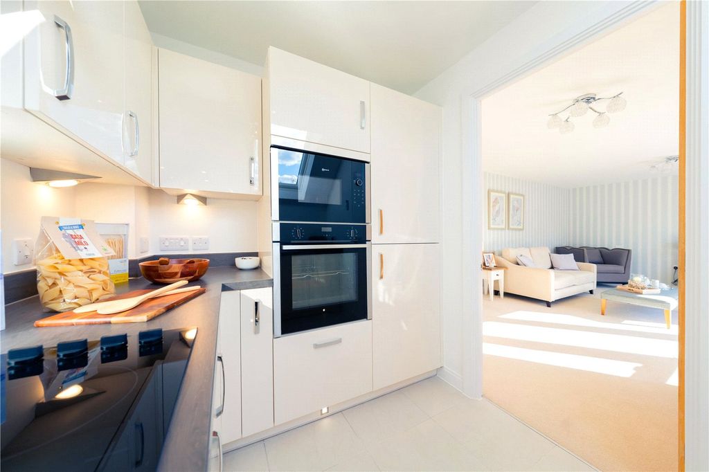 Additional image 5 of 1 bed flat to rentBirch Place, Dukes Ride, Crowthorne, Berkshire RG45