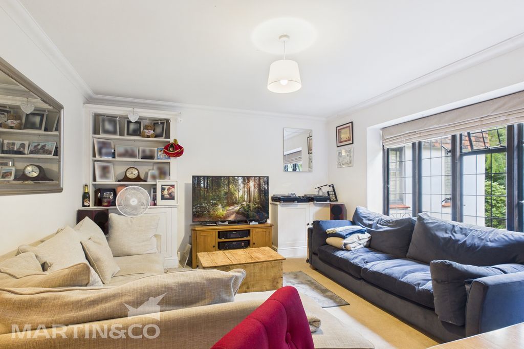 Property photo 2 of 18 Cam01953G0-Pr0115-Still003