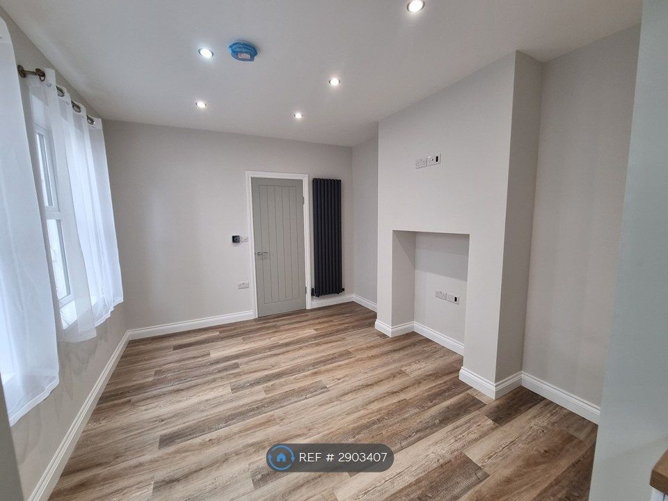 Property photo 1 of 14 Living Room