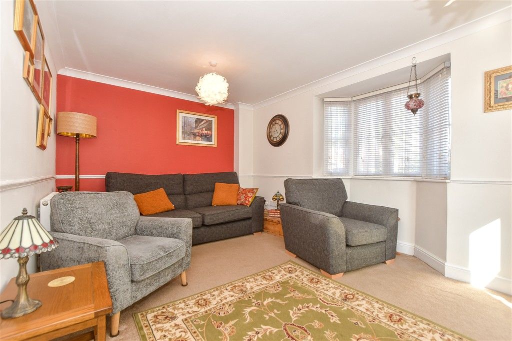 Property photo 3 of 14 Lounge