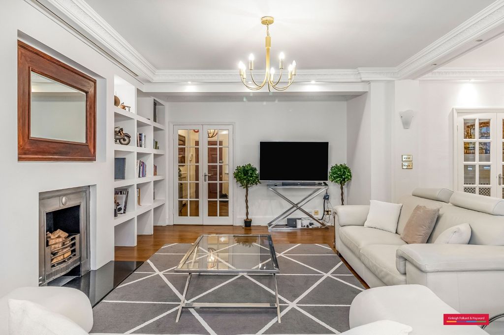 Property photo 3 of 31 Reception