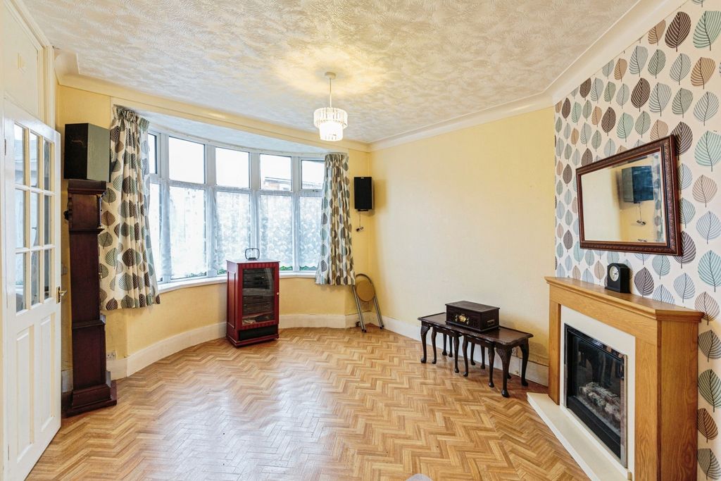 Property photo 2 of 17 Photo