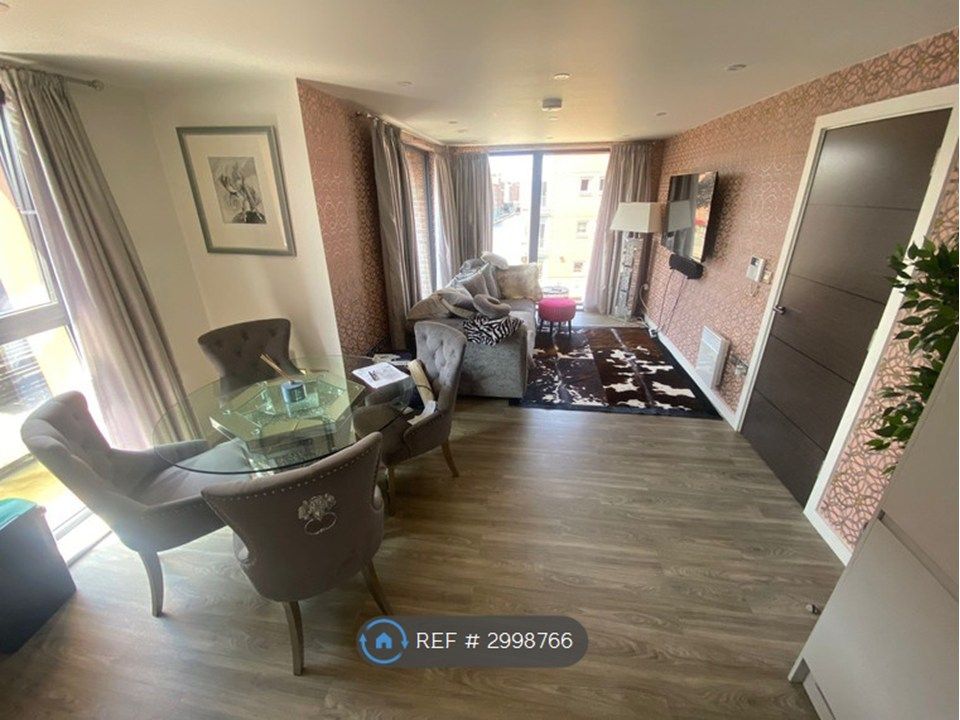 Property photo 3 of 8 Lounge