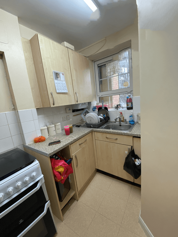 Property photo 3 of 6 Kitchen