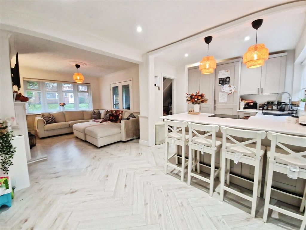 Property photo 2 of 26 Picture No. 16