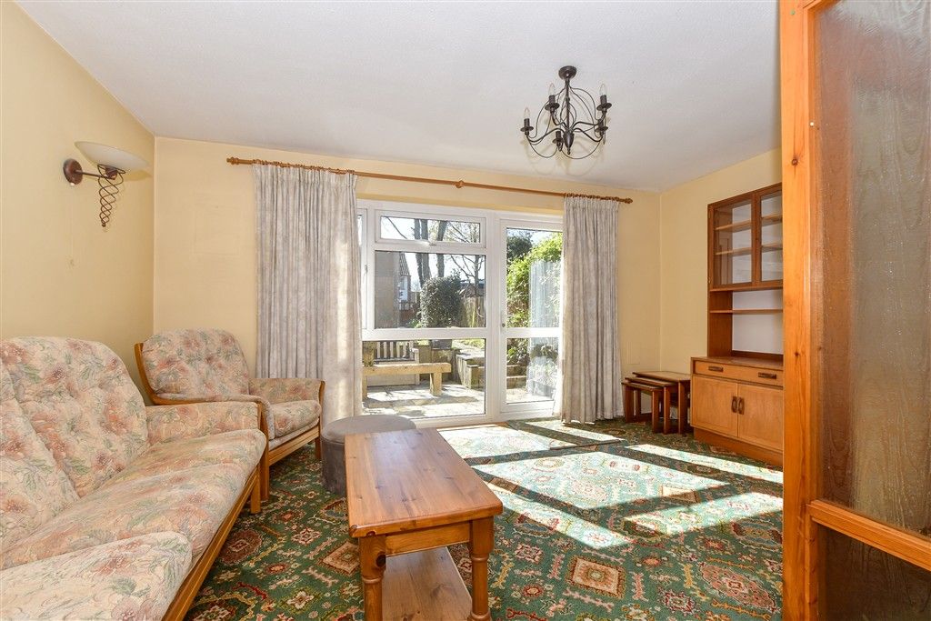 Property photo 3 of 12 Lounge