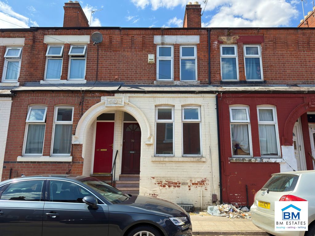Property photo 1 of 7 Photo 7