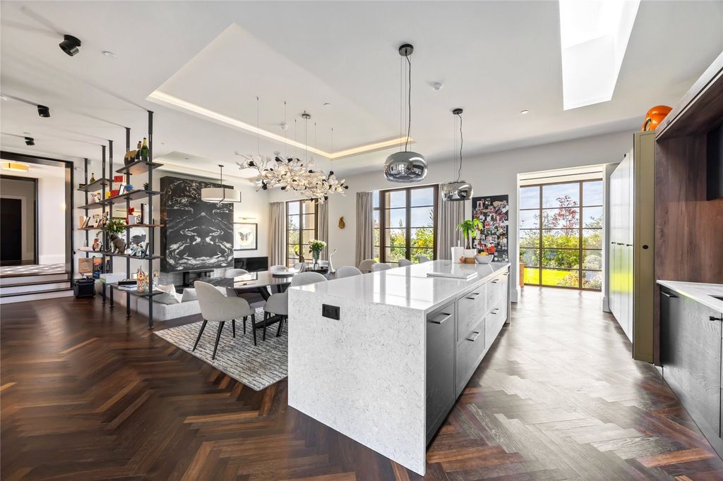 Property photo 2 of 45 Open Plan