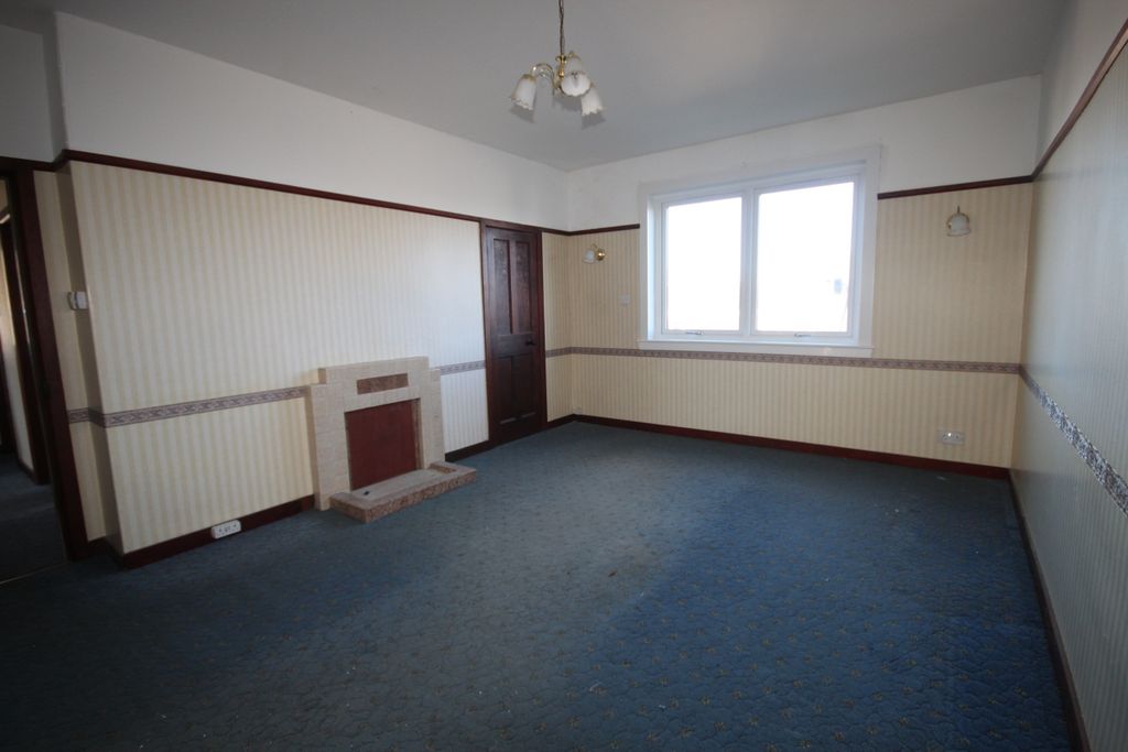 Property photo 2 of 12 Lounge 