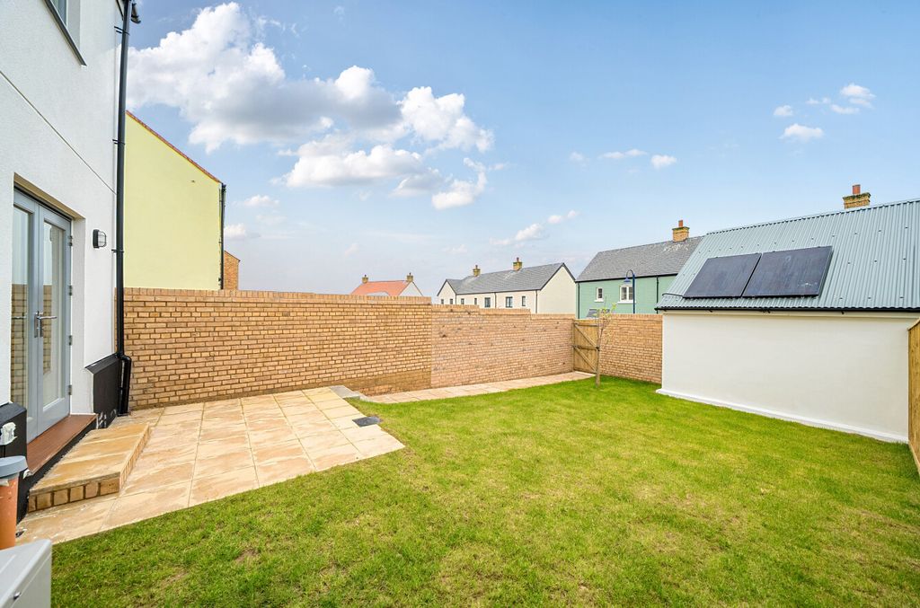 Property photo 2 of 18 1435033-23-69cc10...