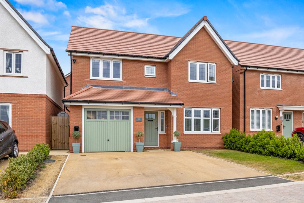 Property photo 1 of 32