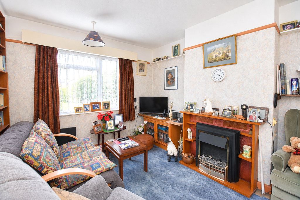 Property photo 2 of 11 Sitting Room