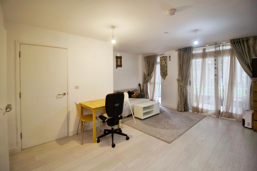 Property photo 3 of 8 Reception