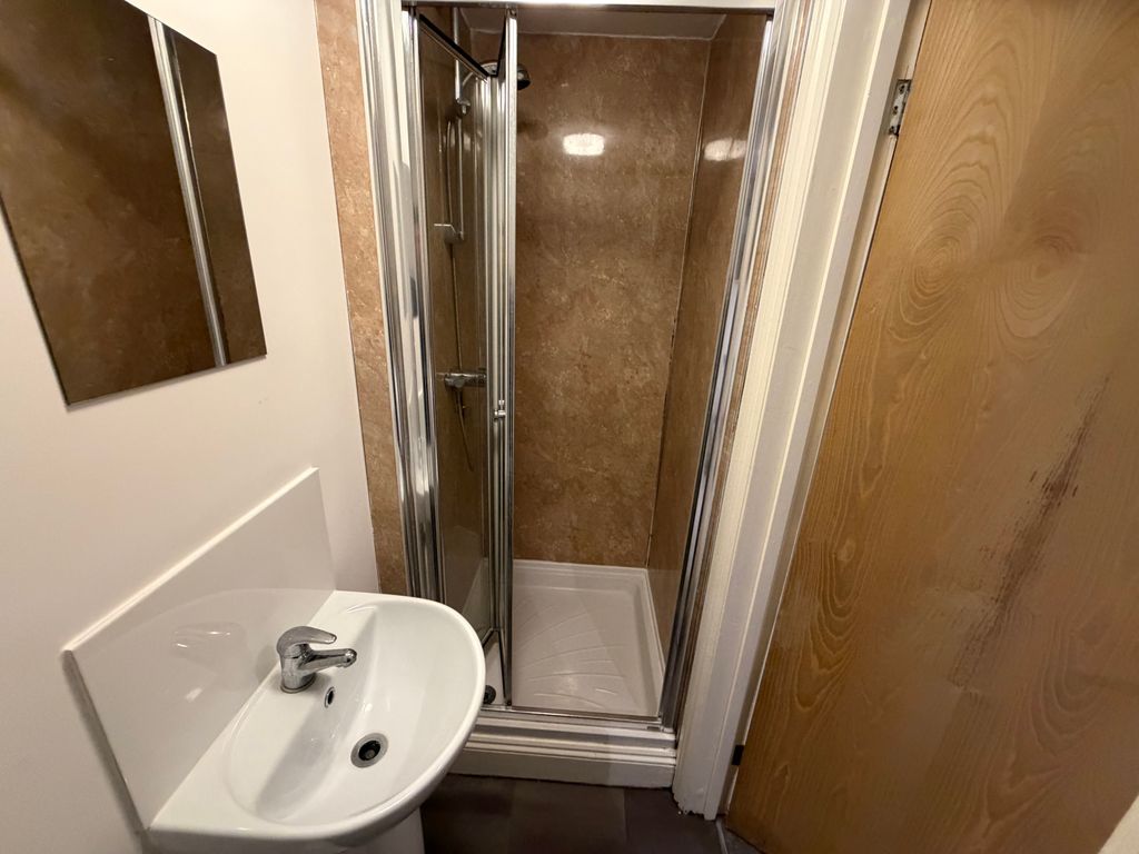 Property photo 3 of 3 En-Suite Bathroom