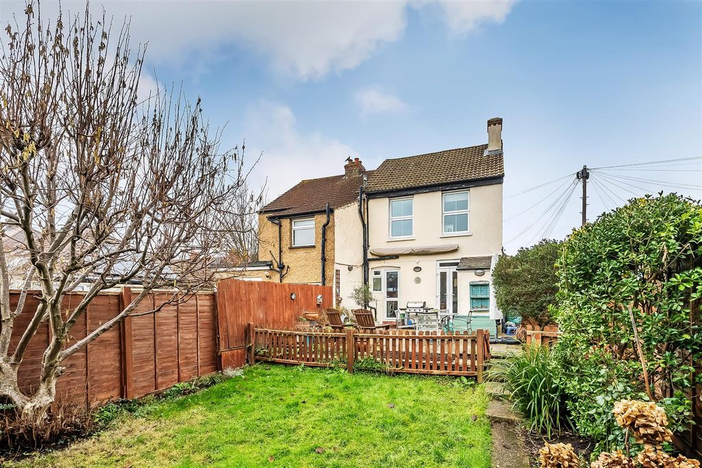 Property photo 3 of 23 1-Sunningdale-Road-32.Jpg