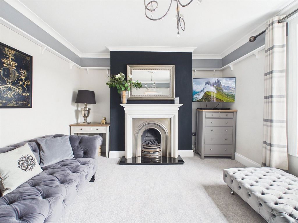 Property photo 3 of 20 Living Room