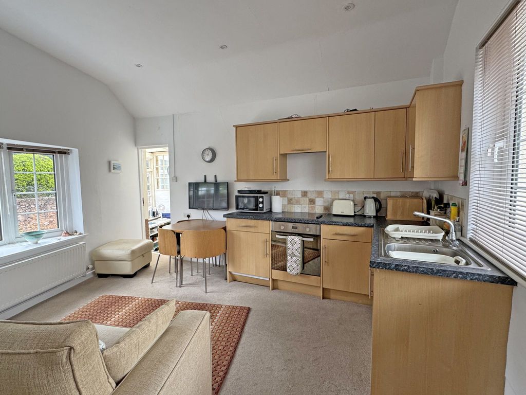 Property photo 2 of 12 Photo 6