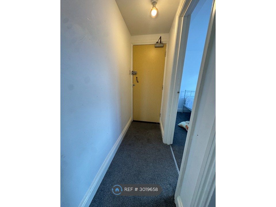 Property photo 2 of 11 Entrance Hallway