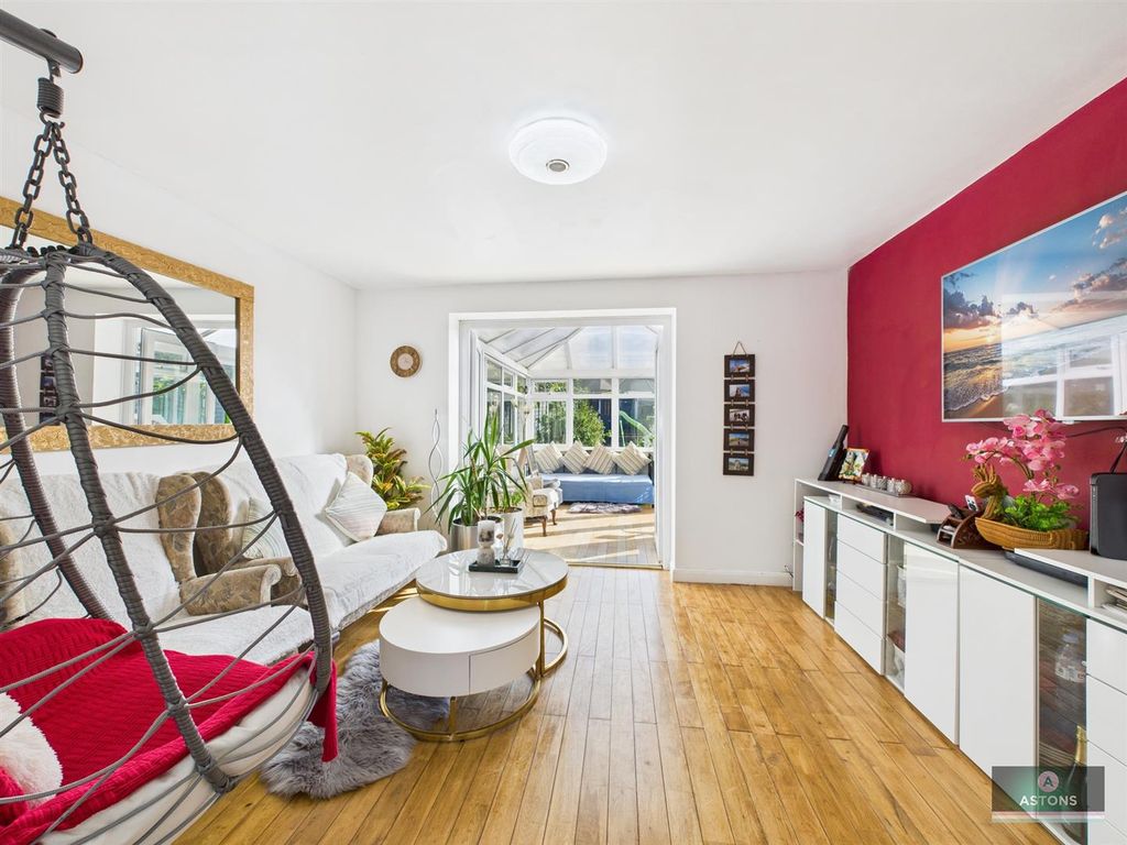 Property photo 2 of 22 Living Room