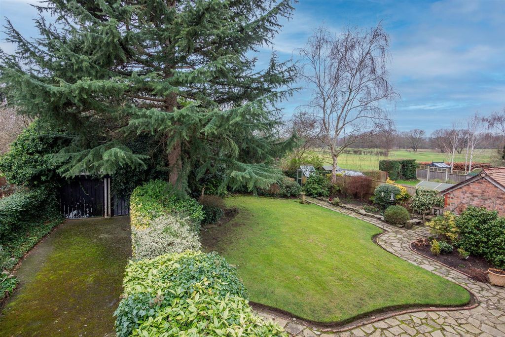 Property photo 2 of 37 Garden