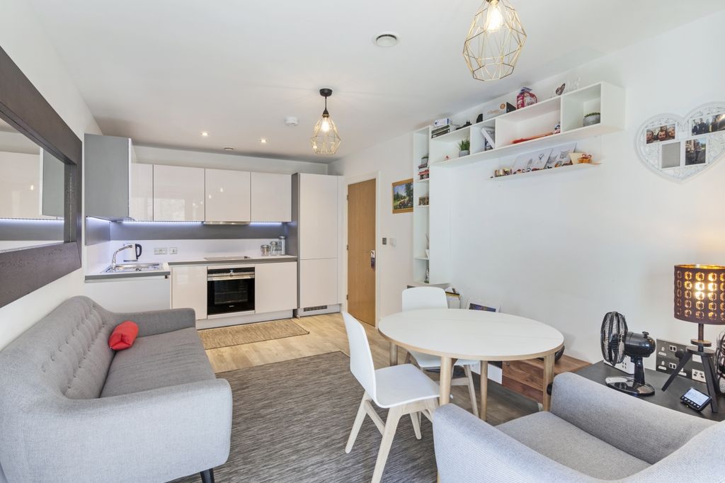 Property photo 2 of 8 Cadence, Dalston Cur