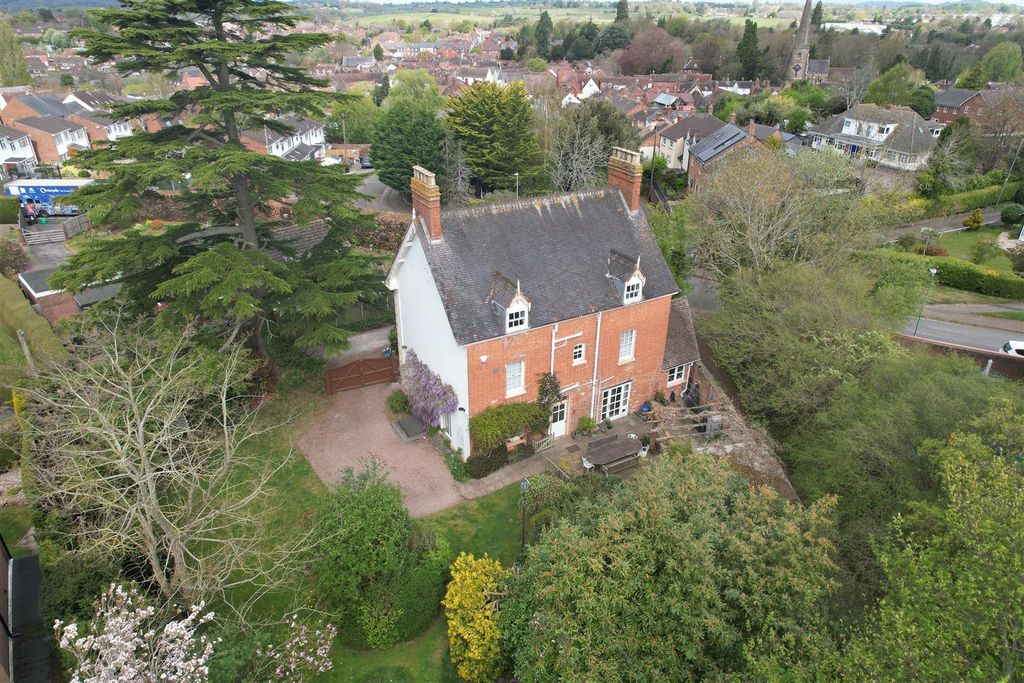 Property photo 2 of 25