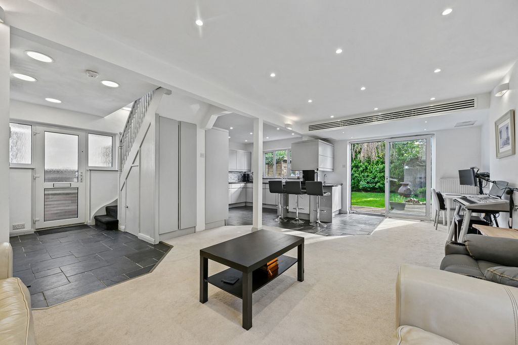 Property photo 1 of 25