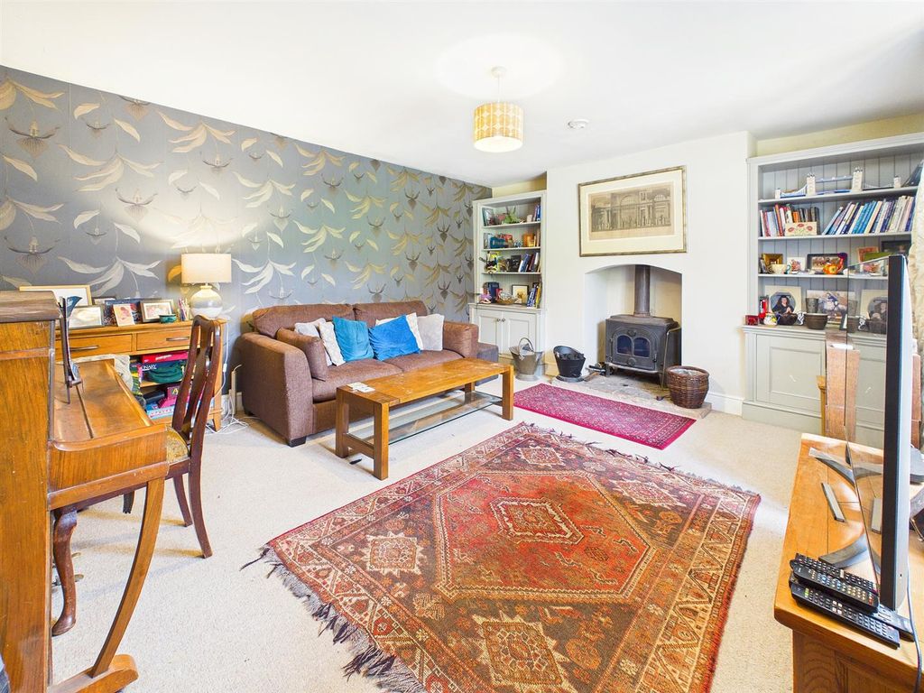 Property photo 2 of 43 Sitting Room