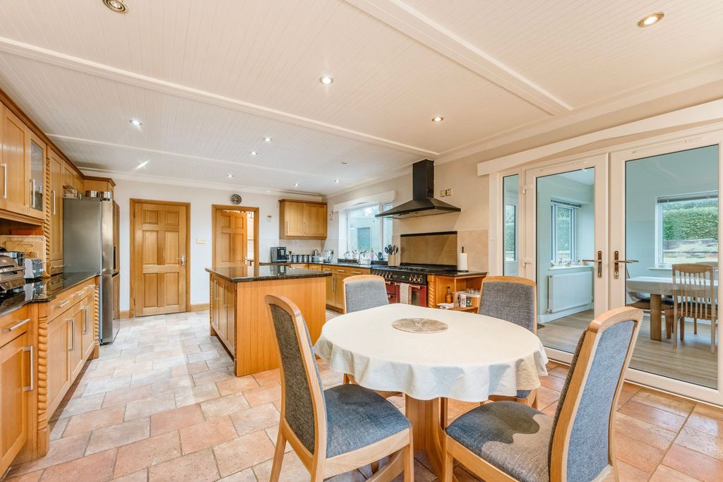 Property photo 3 of 30