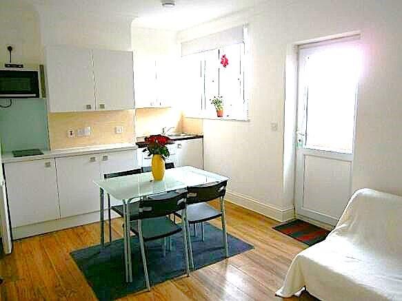 Property photo 1 of 4 Lounge.Jpeg