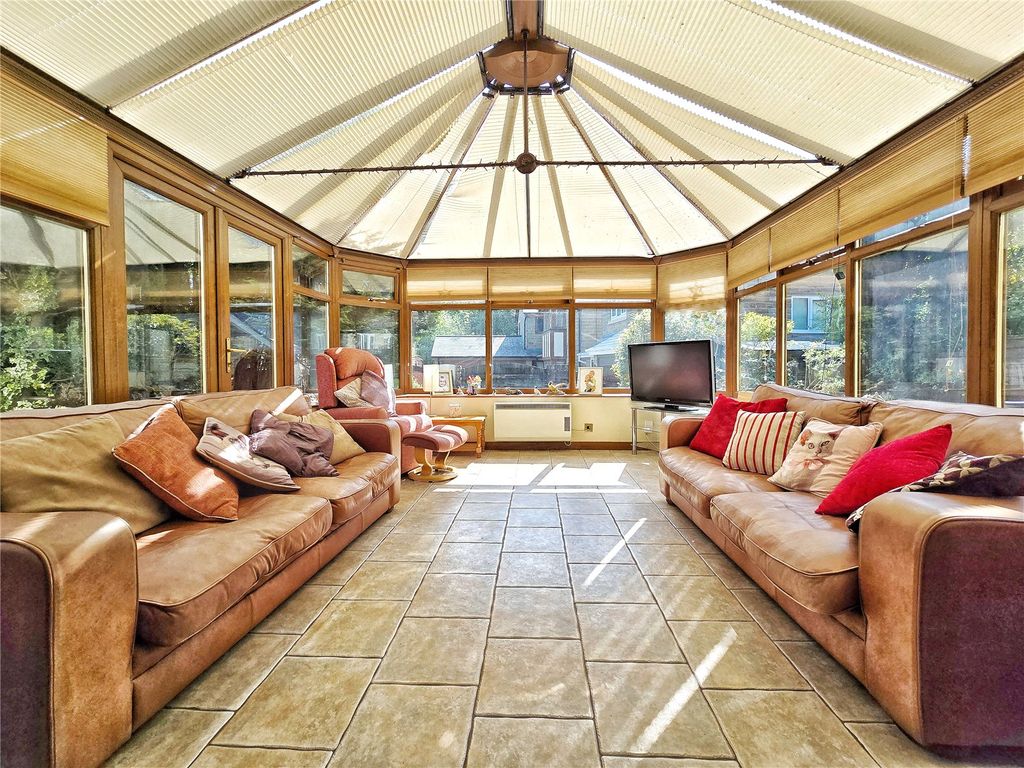 Property photo 2 of 23 Conservatory