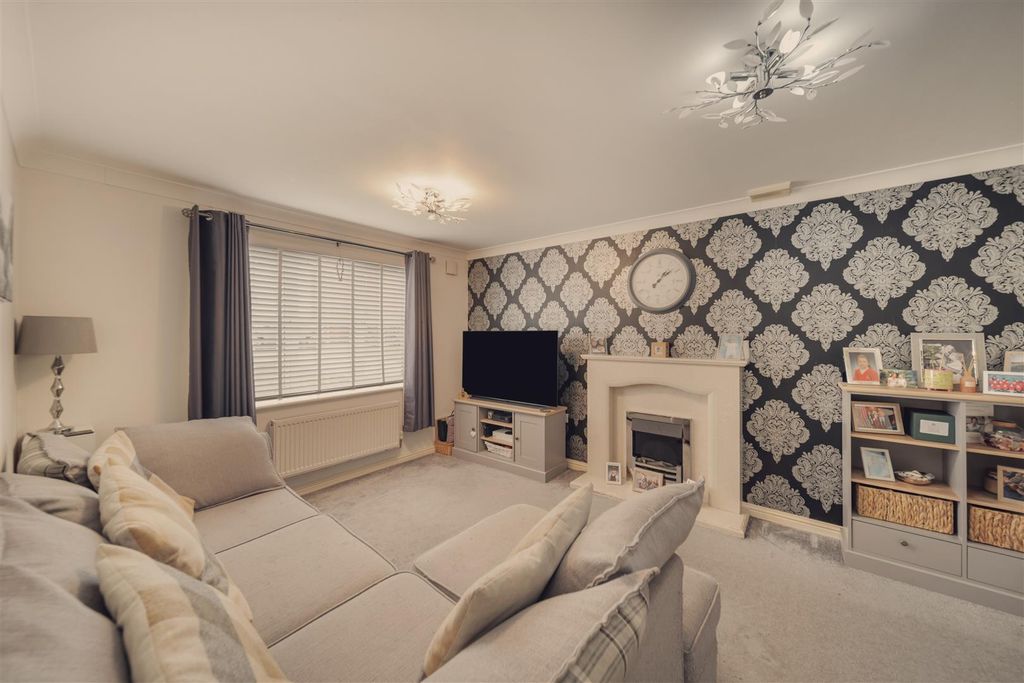 Property photo 2 of 13 Lotus Close-12.Jpg