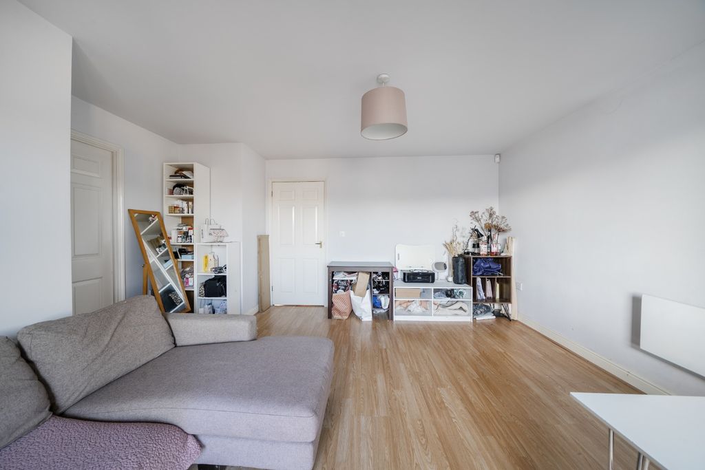 Property photo 2 of 18 4909752