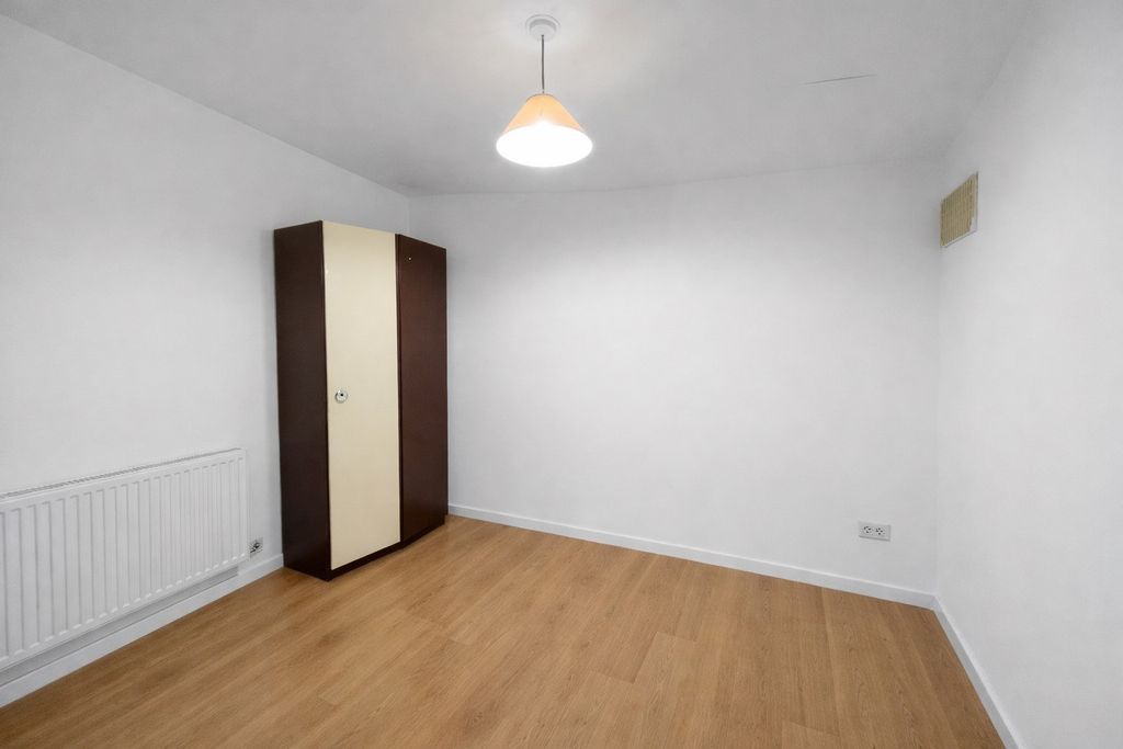 Property photo 2 of 6 Gallery