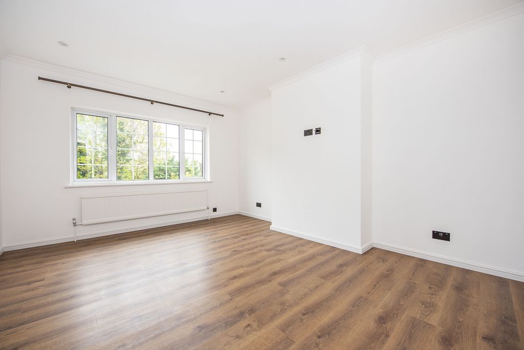 Property photo 2 of 11 0010