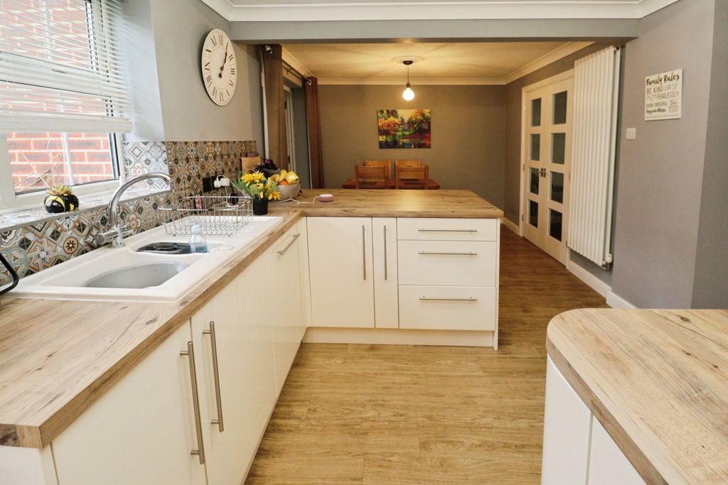 Property photo 2 of 23