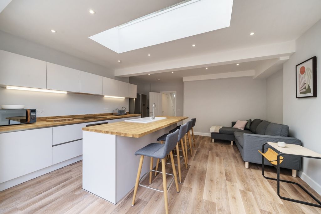Property photo 1 of 8 1032810 (2)