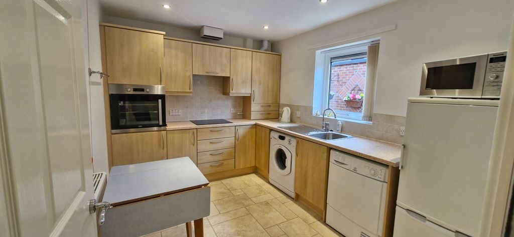 Property photo 3 of 16 Kitchen