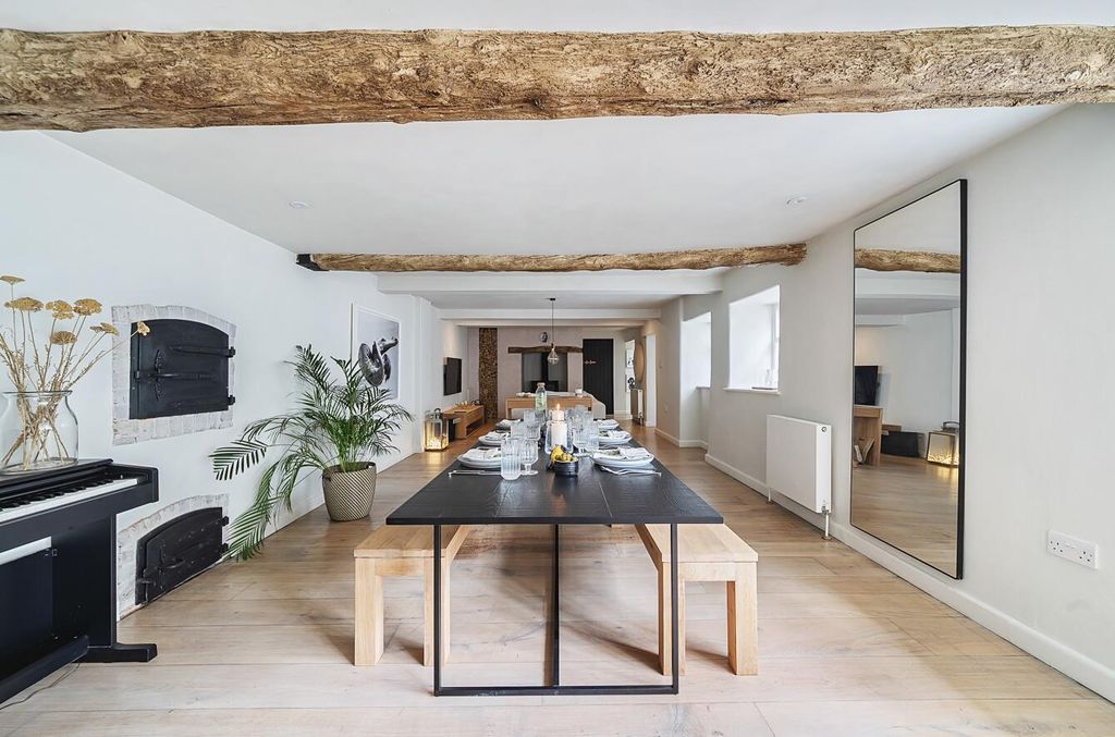 Property photo 2 of 41 1340140-7-689E26482808c.Jpg