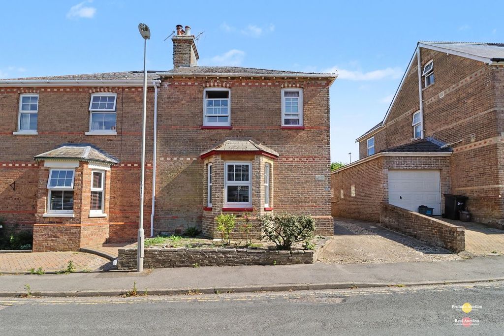 Property photo 2 of 17