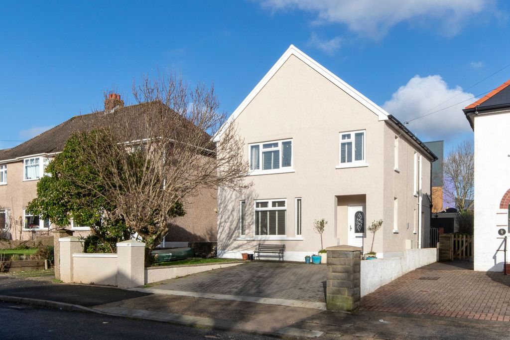 Property photo 1 of 32