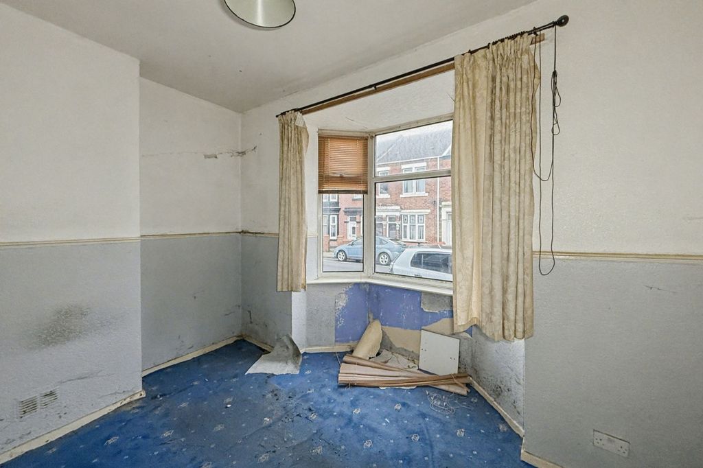 Property photo 3 of 13 35 Selbourne Street, South Shields, Ne33 2Tb