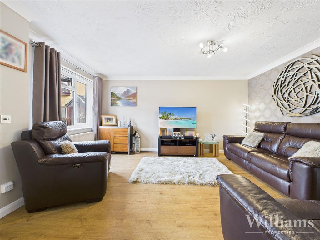 Property photo 3 of 17 Cam02861G0-Pr0497-Still020.Jpg